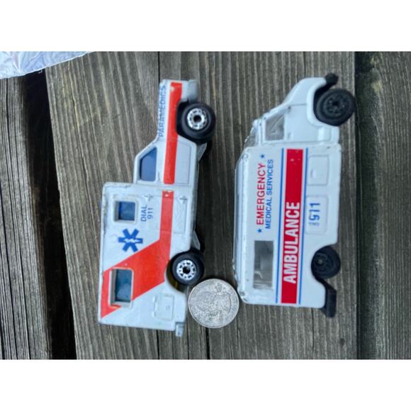 2 vintage toy ambulance Maisoto and Matchbox - Picture 8 of 11